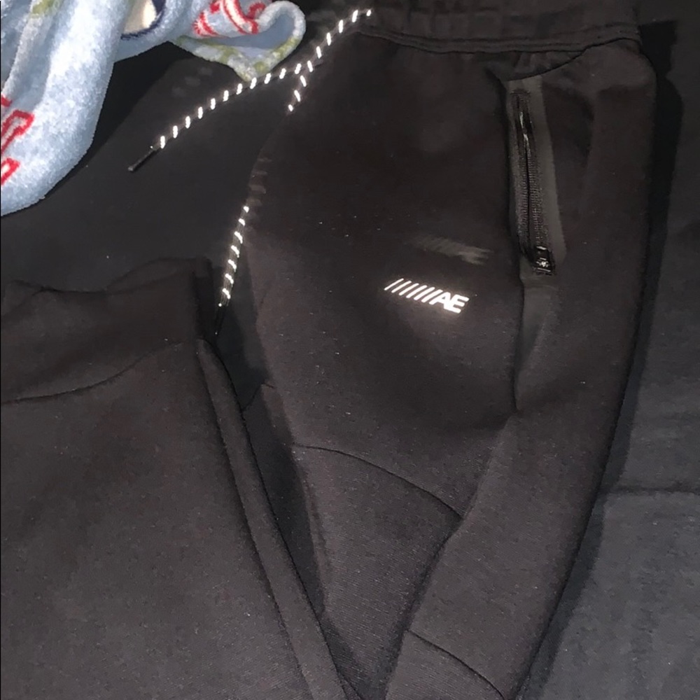 Men’s medium American eagle joggers